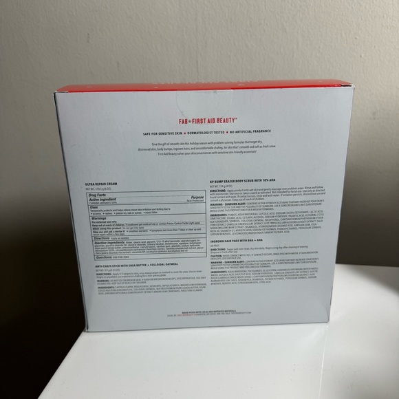✨NIB First Aid Beauty Smooth Skin Season Set - Picture 2 of 7